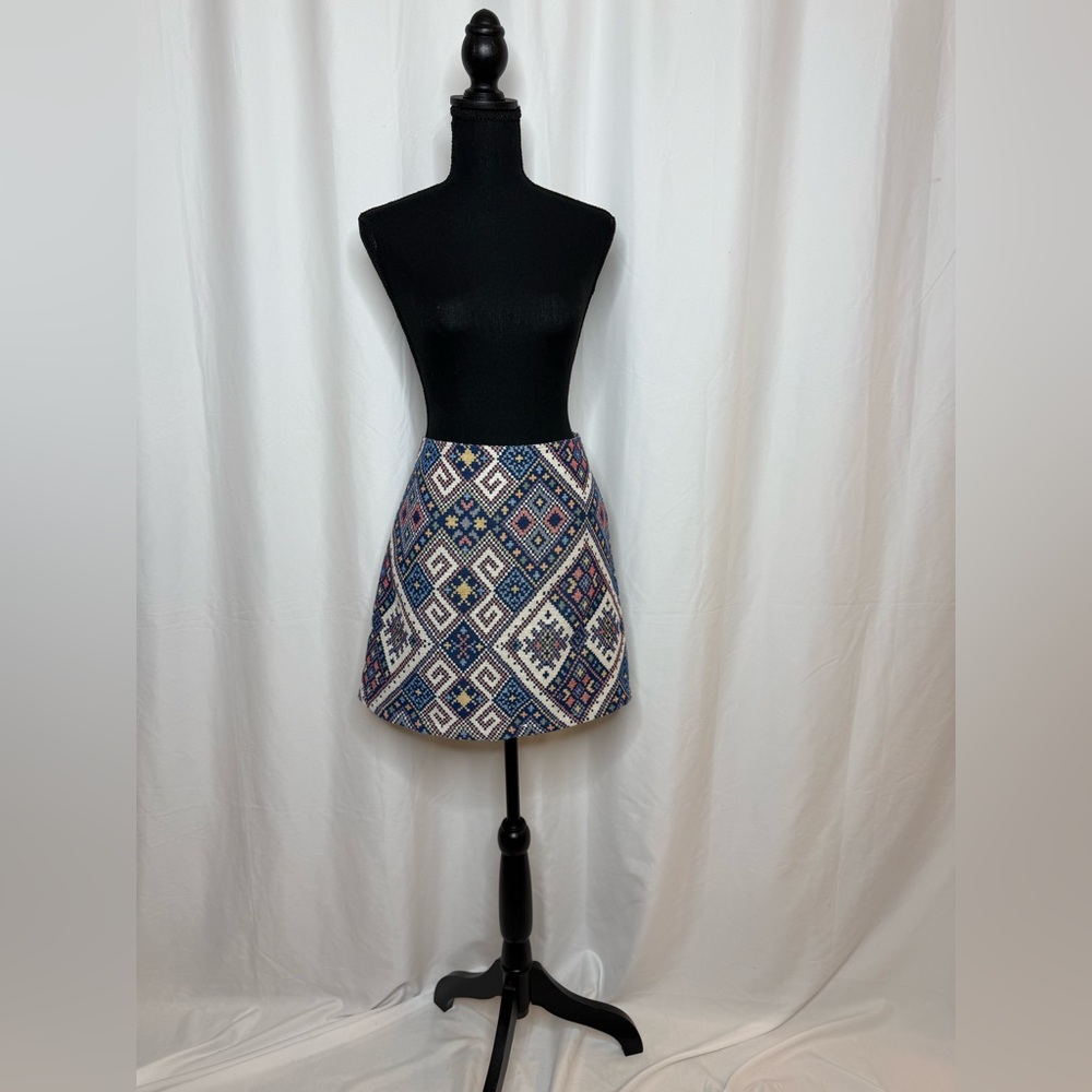 Chic Diamond Pattern Mini Skirt